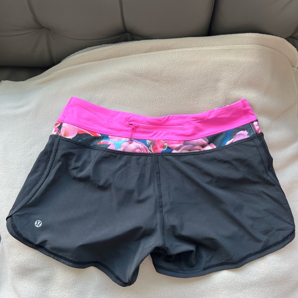 Lululemon Woman shorts - Picture 2 of 4